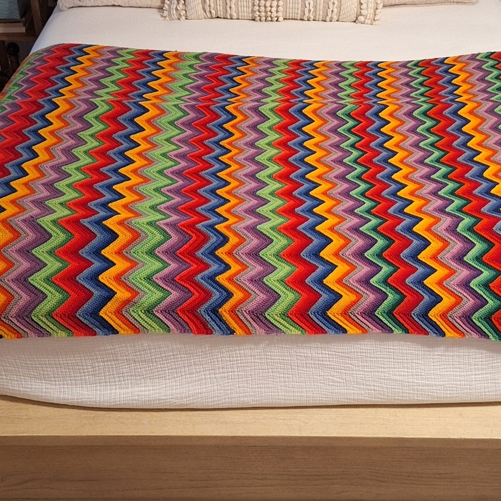 Vintage Vibrant Multicolor Zigzag Chevron Crochet Blanket